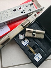 Fúrásvédett zárbetét